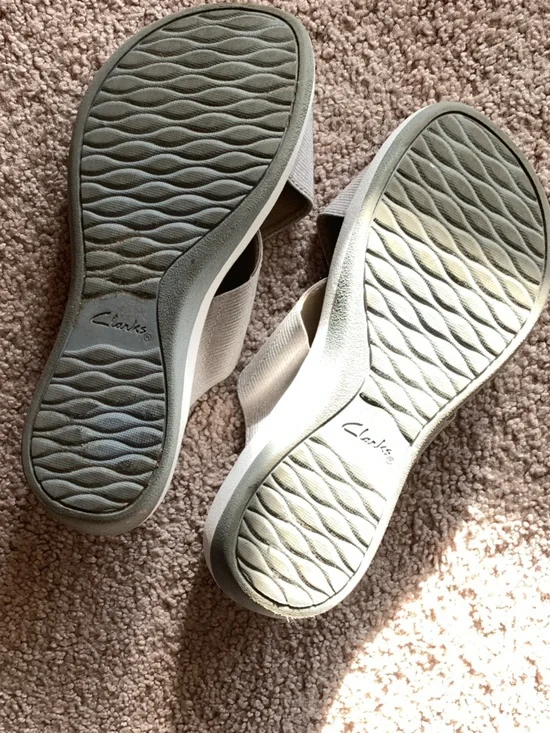 Clarks Women's Slip-On Crisscross Sandals — Light Beige - Picture 4 of 4